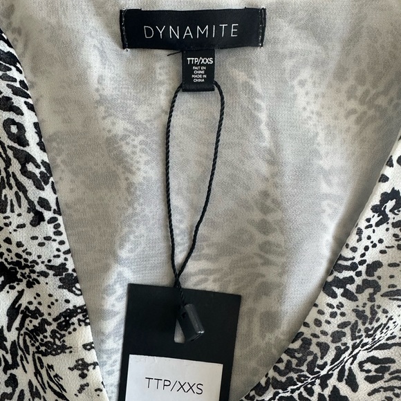 Dynamite Blouse - Picture 2 of 2